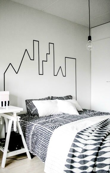 tete-de-lit-peinture-noir-sur-mur-blanc