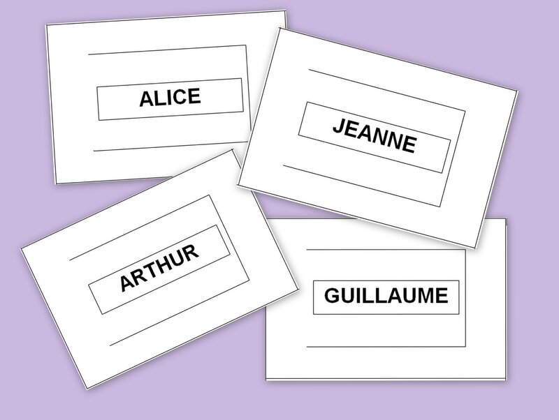136_Outils pour la classe_Le livre des prénoms(4 cartes)