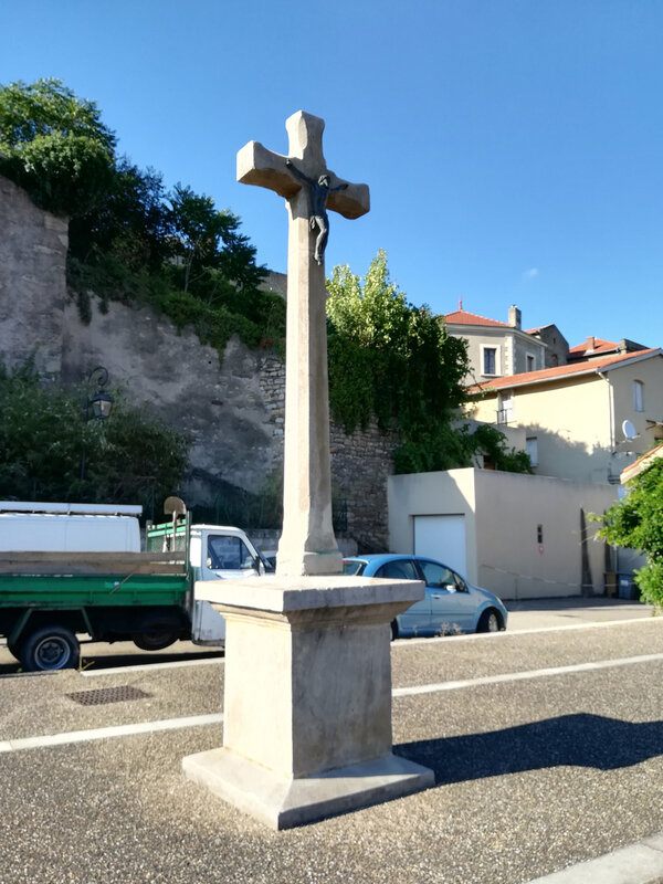 croix, place de l'Observatoire, 15 août 2018, vers 18 h (2)