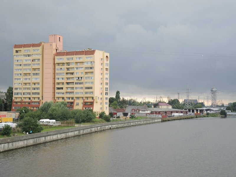Kaliningrad, rives de la Pregolia, batiment (Russie)
