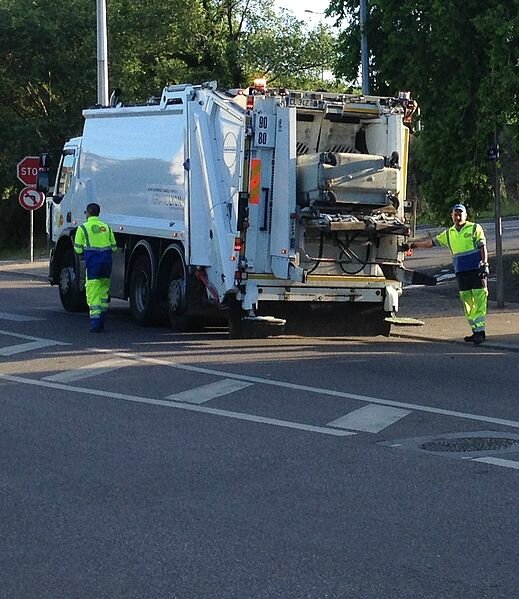 Camion-poubelle_à_Villeurbanne_-_2