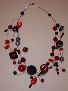 collier rouge et noir Milène (2)