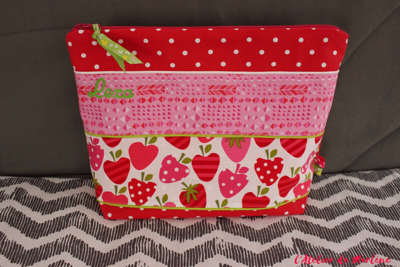 trousse de toilette enfant rose rouge fille fraise LEXA