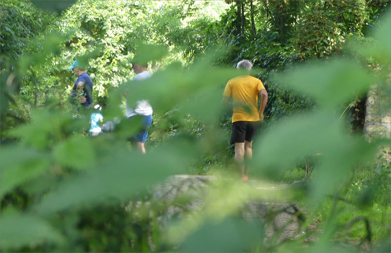 Orange joggeur promeneurs 140823