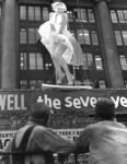 syi_premiere_Loew_s_State_Theatre_1955_05_19_times_square