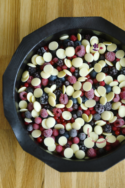 Gâteau moelleux citron, fruits rouges & chocolat blanc