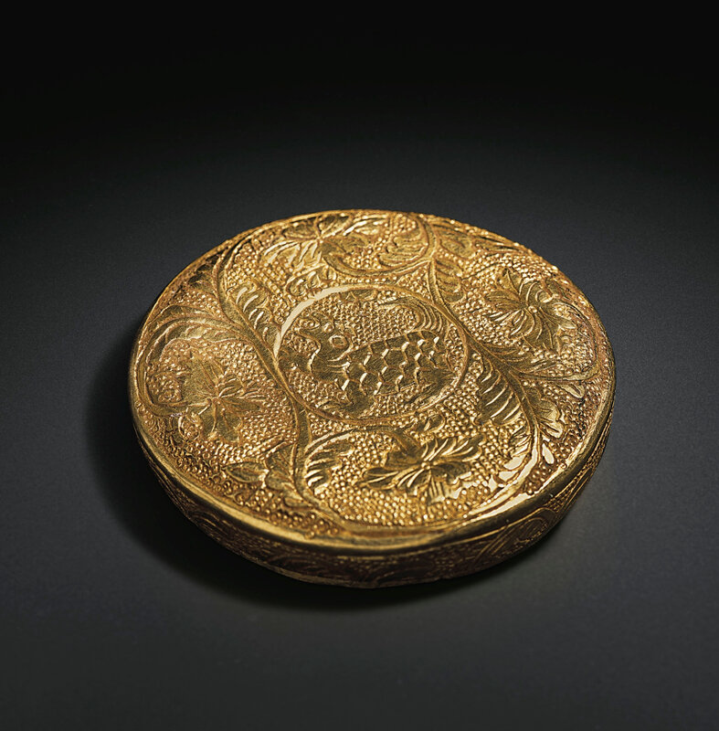 2019_NYR_18338_0569_004(a_circular_gold_tortoise_box_and_cover_tang_dynasty)