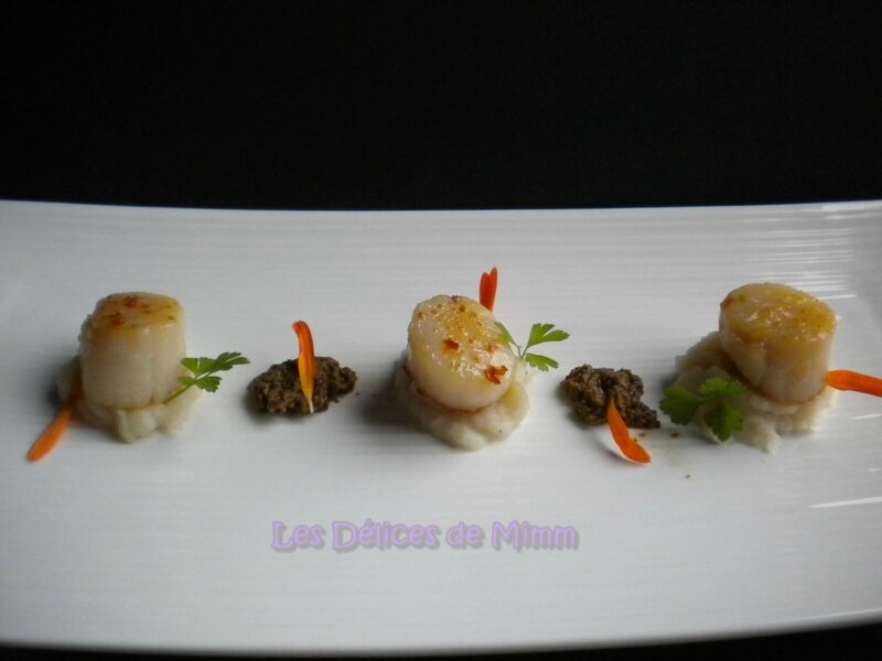 Noix de Saint-Jacques poêlées, purée de topinambour et tapenade au basilic 5