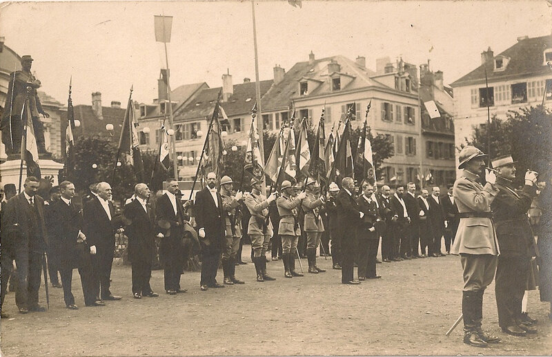 1920 07 04 Belfort CPA 7 Croix de guerre Pétain Remet Décoration Présentation drapeaux