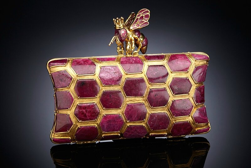 Luis Alberto Quispe Aparicio, Unique carved Ruby clutch handbag Kleodora-The Queen Bee'