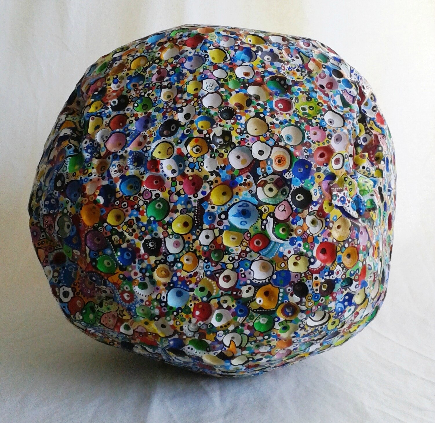 Hervé THAREL SCHMIMBLOCK'S erda 2015 - acrylique sur argile Ø ± 30cm 35