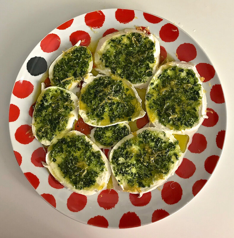 mozzarella di bufala au pesto à l'ail des ours