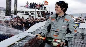 7 février 2005 : record du tour du monde à la voile en solitaire pour Ellen  MacArthur