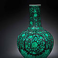A large <b>black</b>-<b>ground</b> <b>green</b>-<b>enamelled</b> 'hydrangea' vase, tianqiuping, 18th-19th century