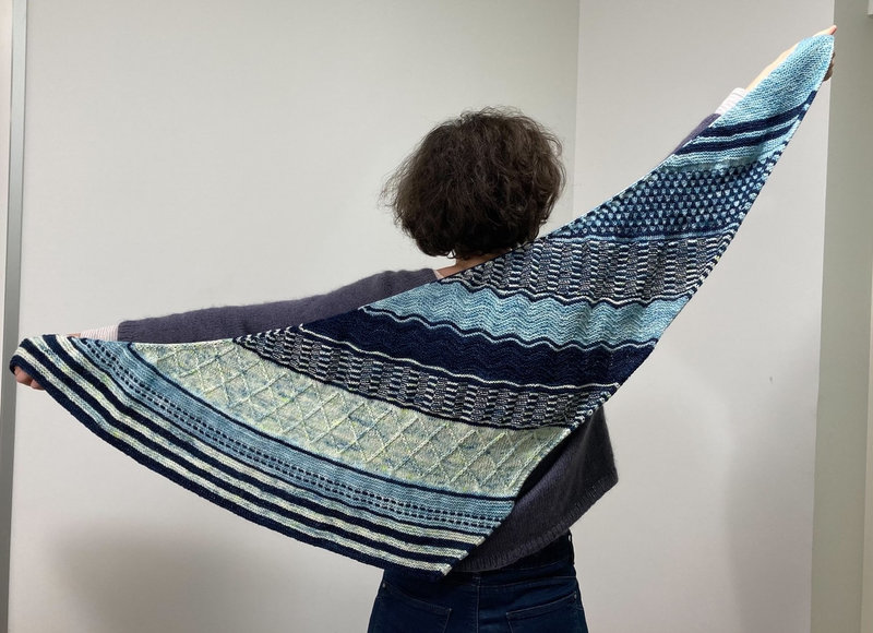 Roselaine Châle Océan by Michèle Humbert 1