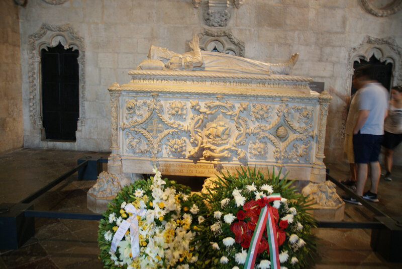 DSC09371-P-Lisboa-Quartier Belém-Mosteiro dos Jernimos-La Basilique du monastère-Tombe de Vasco de Gamma