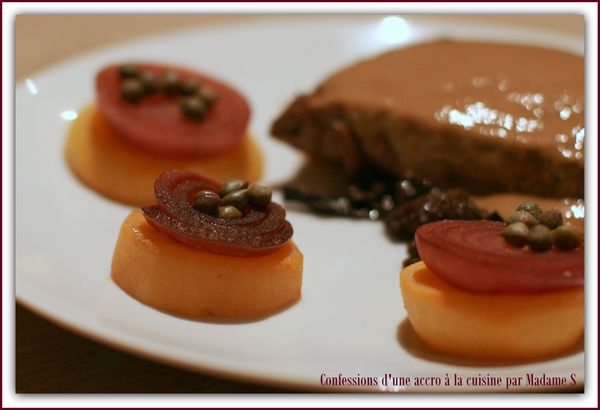 Boeuf, champignons, navets et oignons confits, sauce aux anchois 033