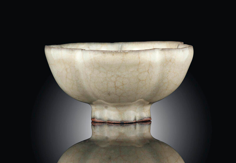 A rare small Ge-type lobed bowl, Southern Song Dynasty (1127-1279)