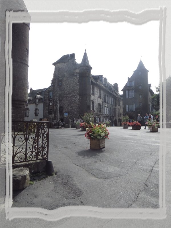 cantal__salers_place