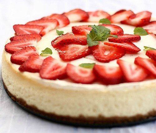 cheesecake_with_strawberry_and_basil_eagvb