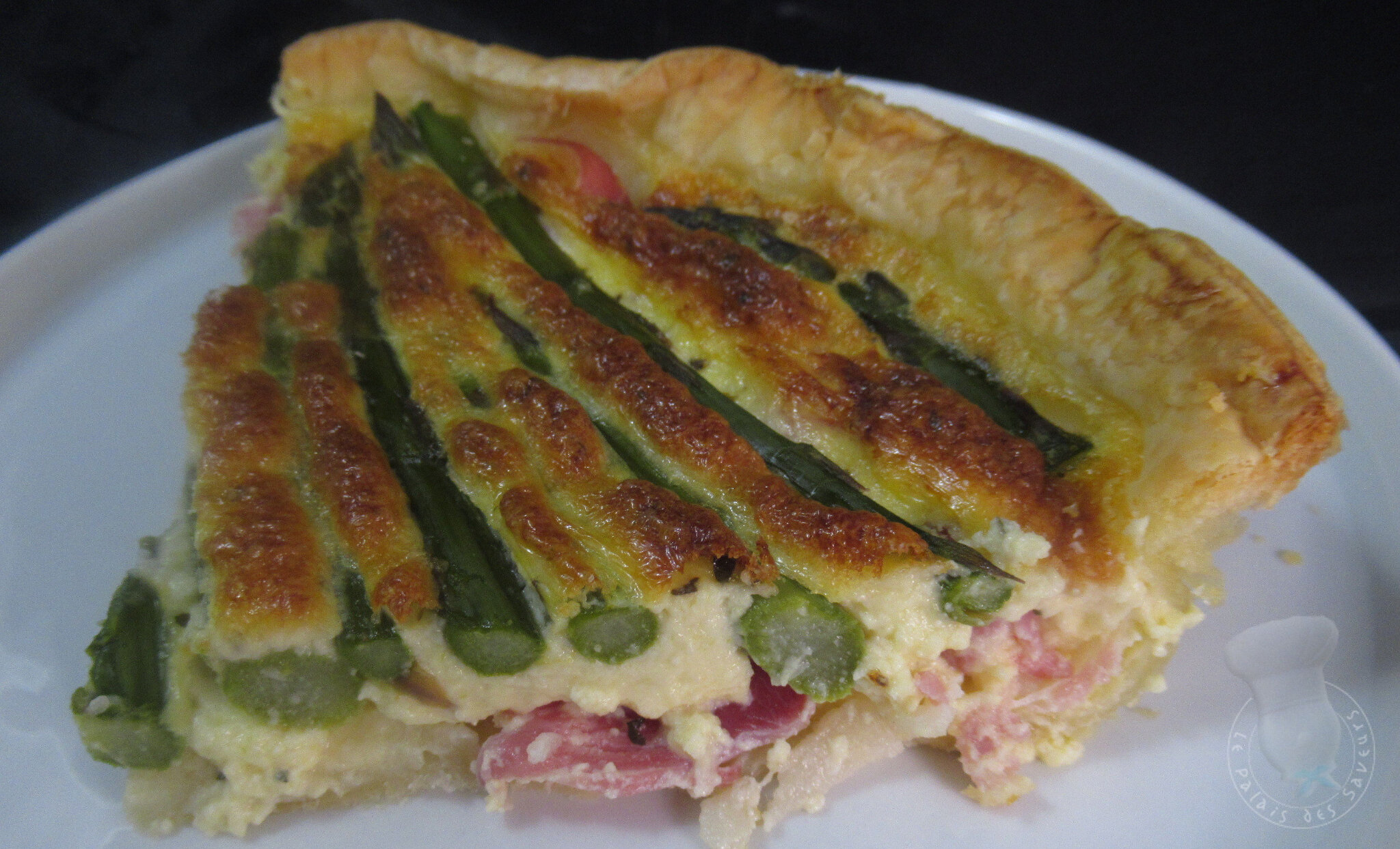Tarte aux asperges vertes, Beaufort et jambon cru
