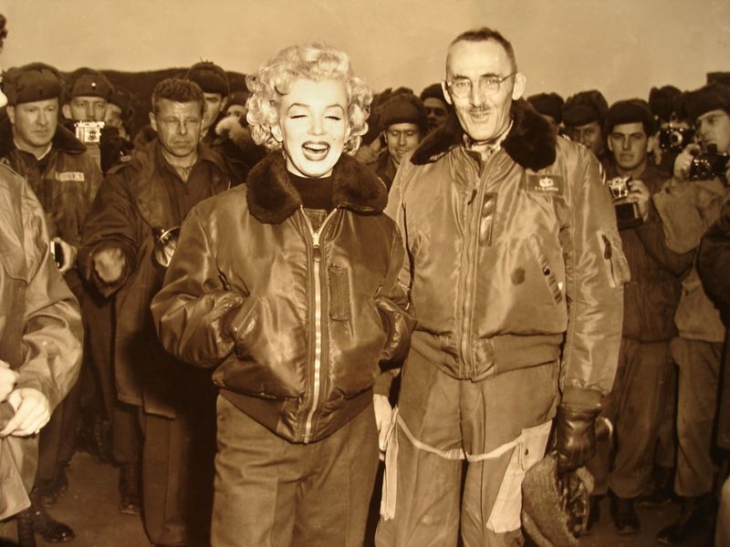 1954-02-17-korea-3rd_infrantry-with_GIs-030-1