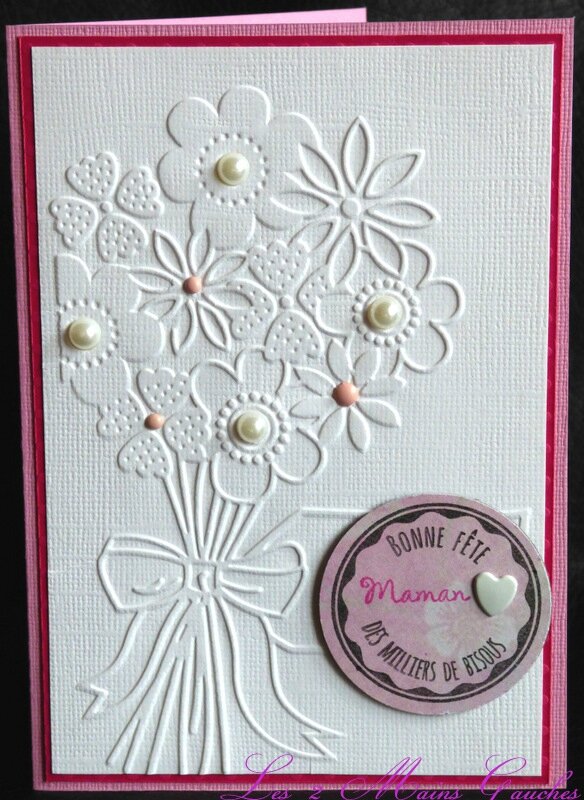 carte de fête des mères comme un bouquet de fleurs avec perles blanches