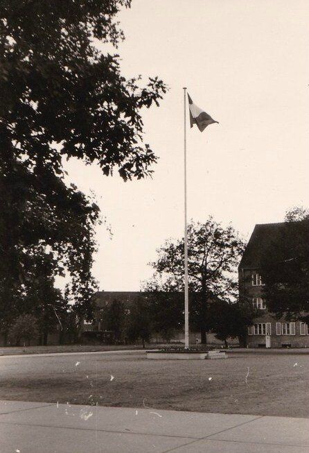 1964 Quartier Napoléon 009 Berlin - Cours d'Honneur du 46° R