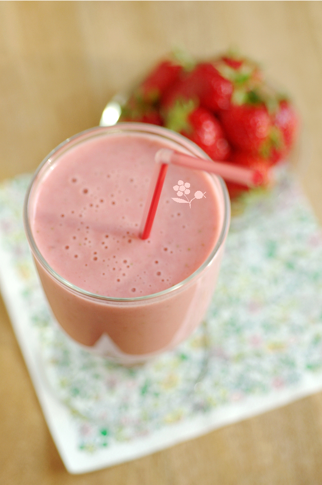 Smoothie banane, fraise, lait d'amande & fève Tonka