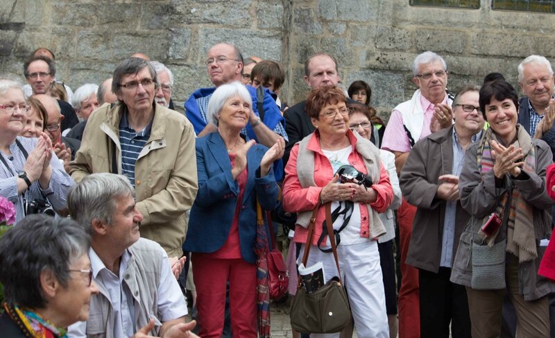 Public applau-1