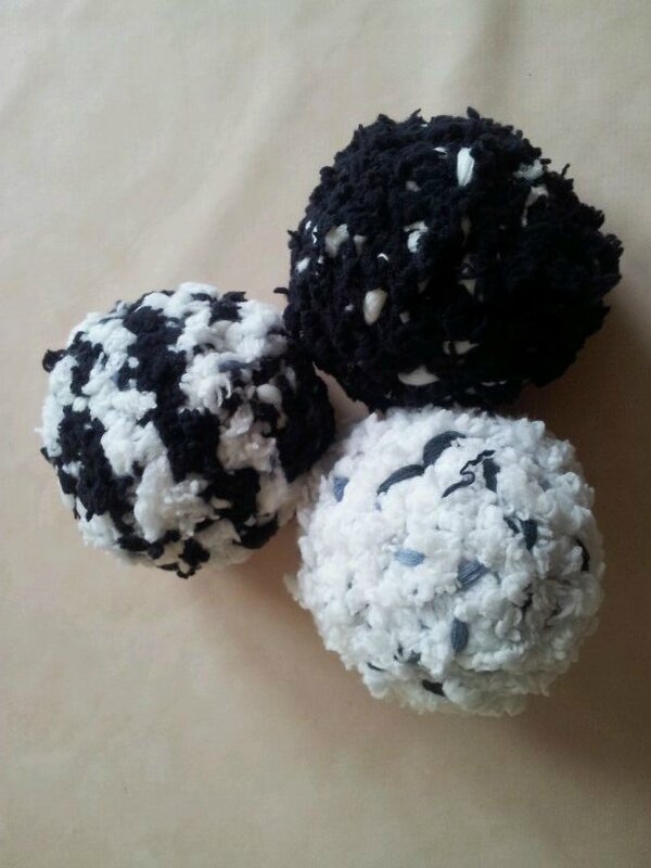 3 boules noires et blanches