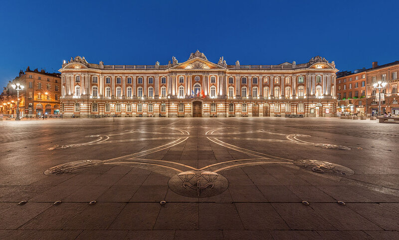 1280px-Toulouse_Capitole_Night_Wikimedia_Commons