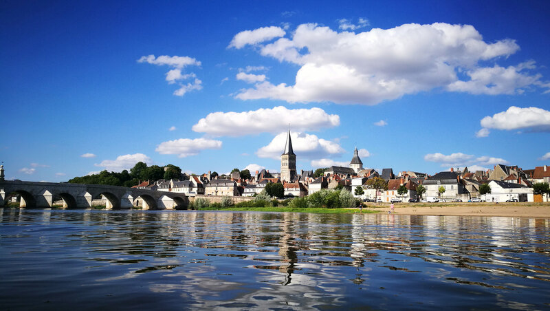 La Charité-sur-Loire, vue de dedans la Loire (58)