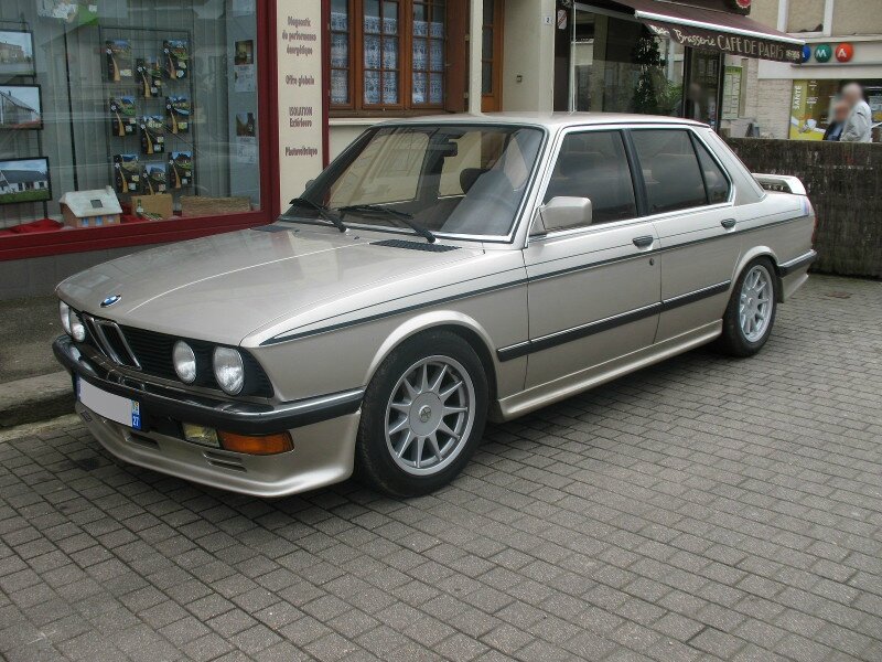 BMW528iE28av1