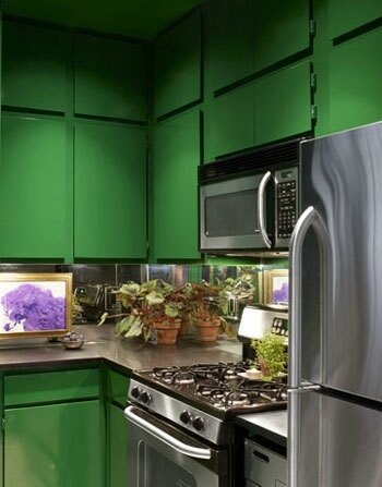 2f1cb0681a5aeb3c8a2ac78bcea043cf--decorating-small-apartments-green-cabinets