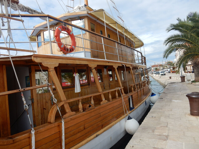 Rogoznica, bateau au quai des pêcheurs jeudi 31 octobre 2019