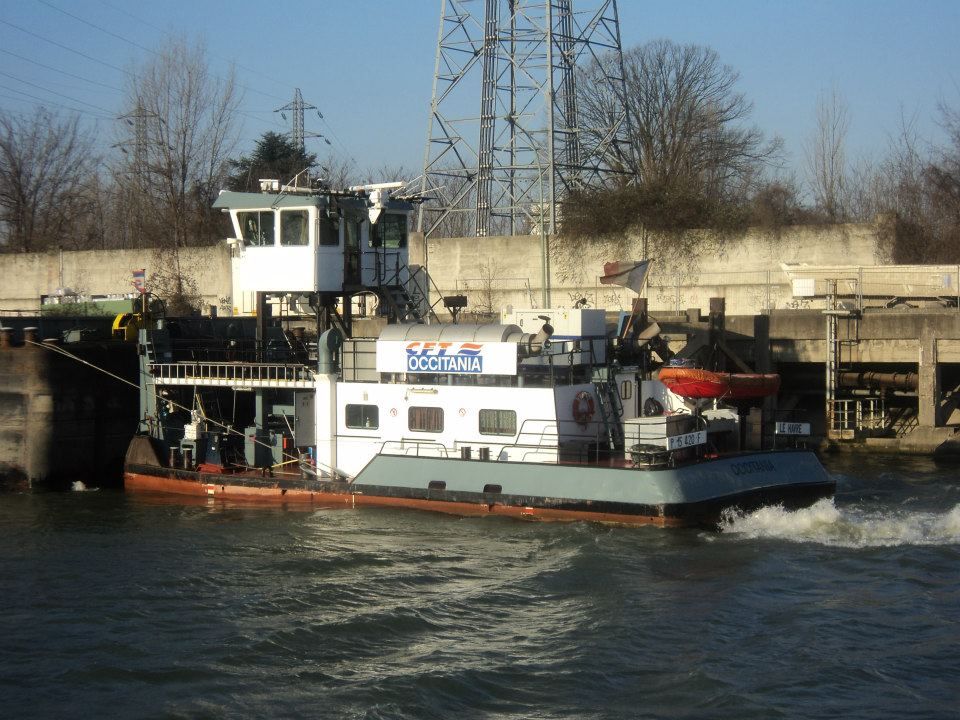 occitania_et_la_barge_carvin_en_amont_de_port_a_l_anglais_21022013_01