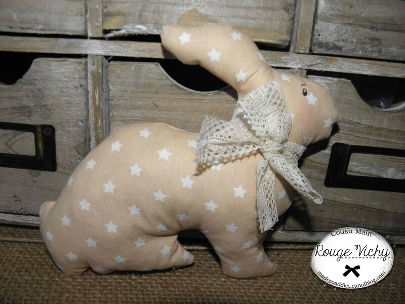 Lapin beige étoiles