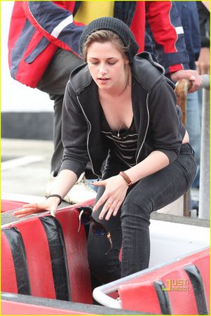 kristen_stewart_taylor_lautner_boat