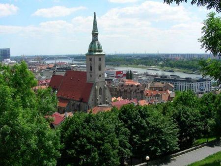 bratislava_church_danube