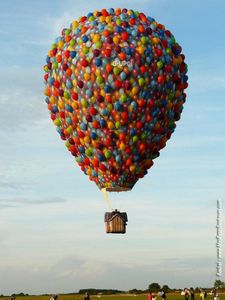 la-haut-montgolfiere-pixar-chambley-2009-envol-1
