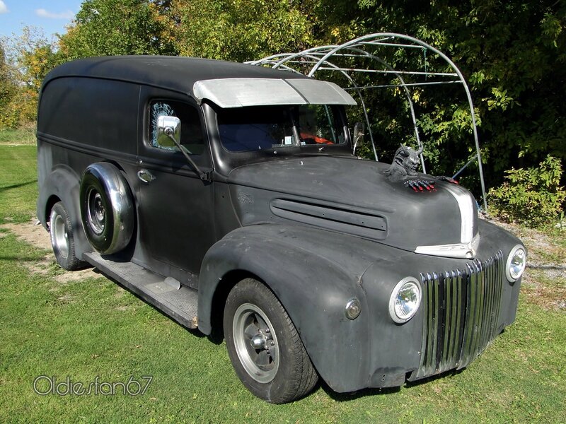ford-panel-delivery-1942-1947-a