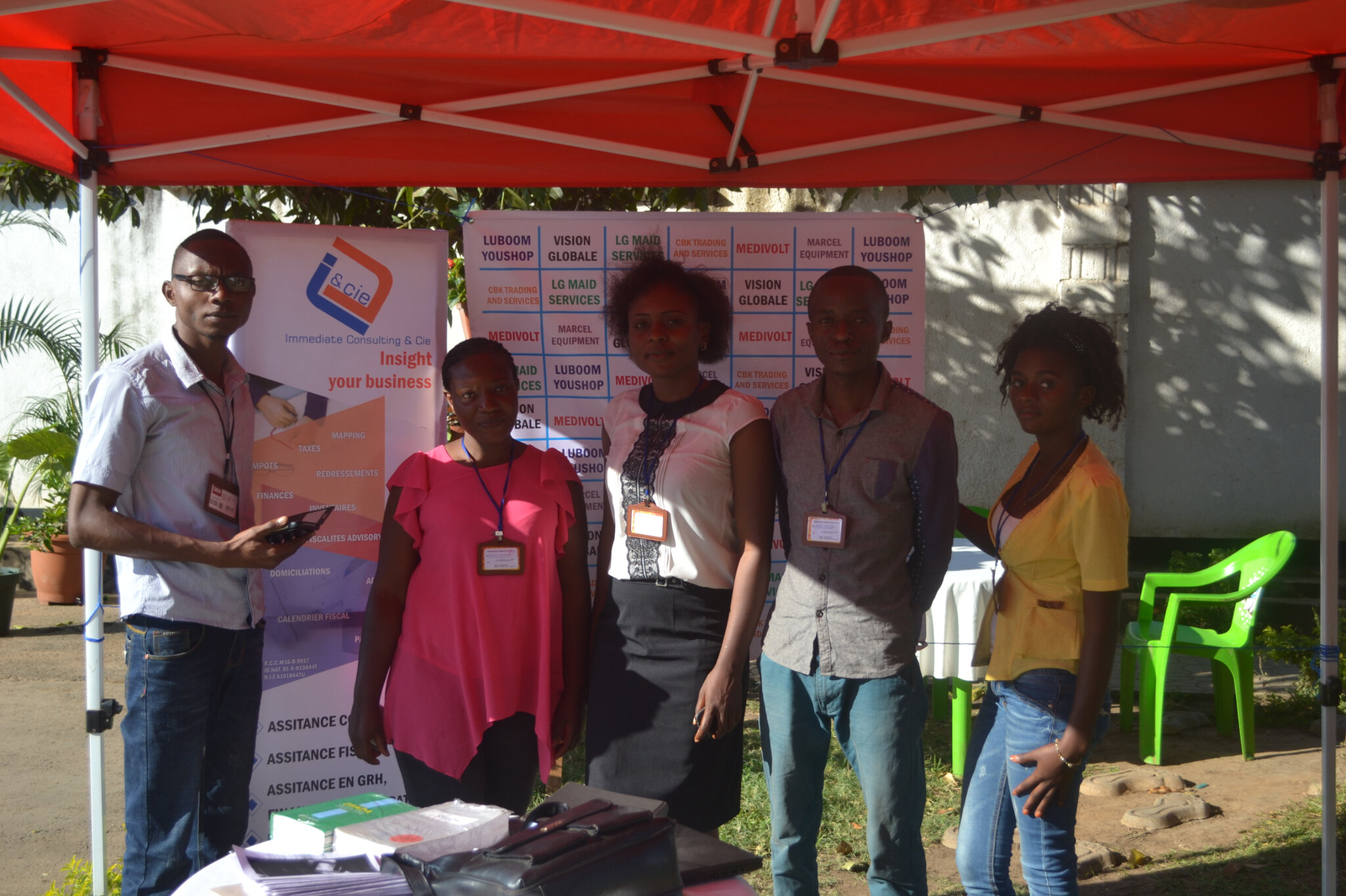 Equipe Immediate Consulting lors d'une expo des jeunes entreprises