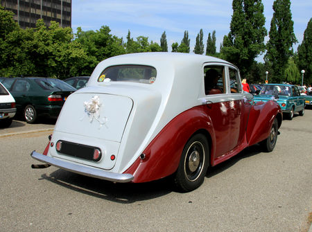 Bentley_mark_VI_saloon_de_1936__Retrorencard_juin_2010__02