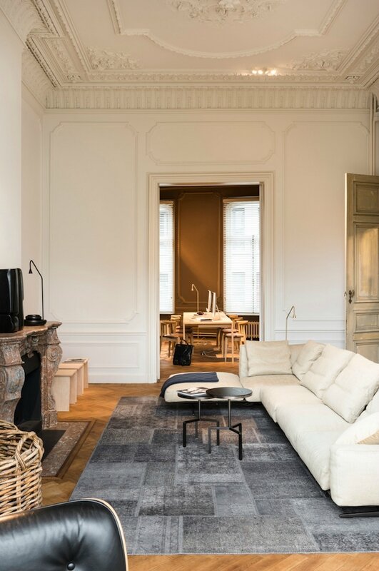 marble-fireplace-ornate-ceiling