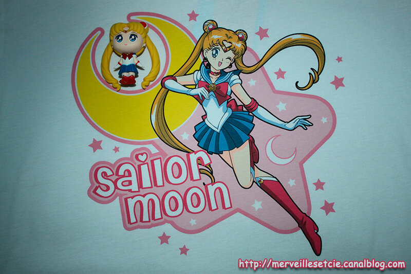 tee-shirt-sailor-moon-logo