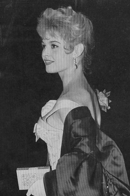 1956-10-29-londres-empire_theatre-010-3