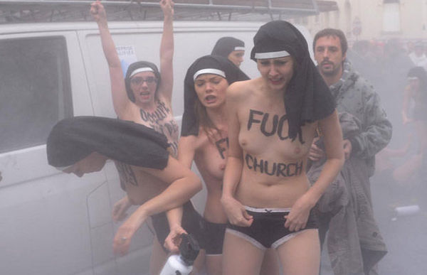 femen_gas_1