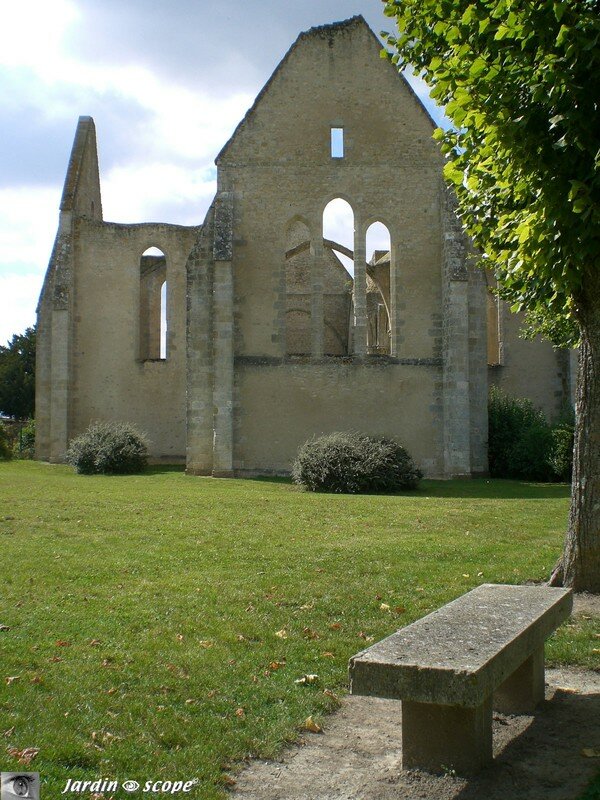 Yèvre-le-Châtel (45) - Eglise Saint-Lubin inachevée