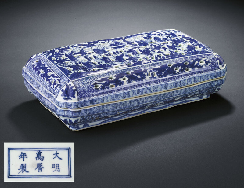 A fine and extremely rare blue and white pierced box and cover, Wanli six-character mark and of the period (1573 - 1620)